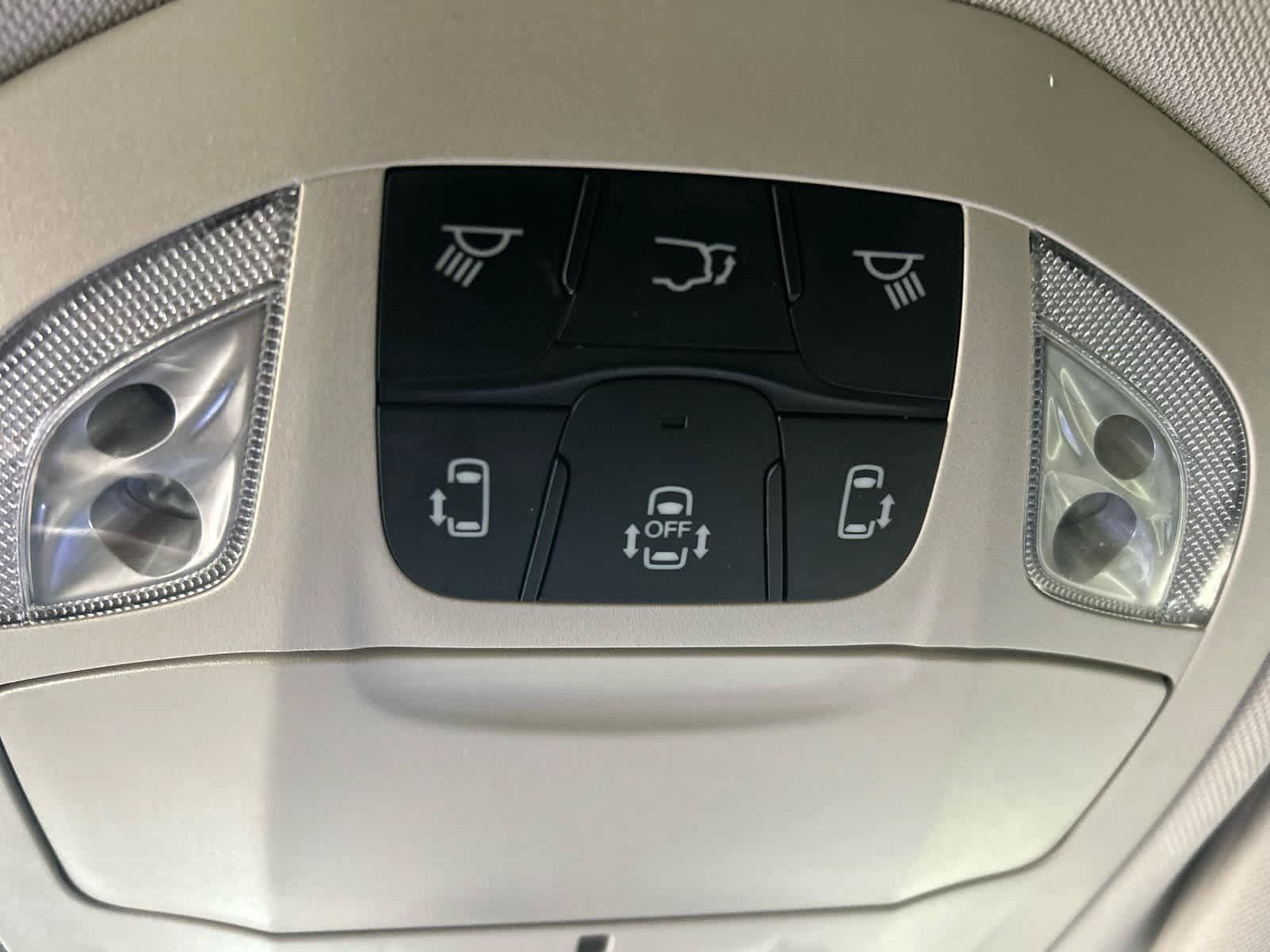 Used 2024 Chrysler Voyager LX FWD image 6