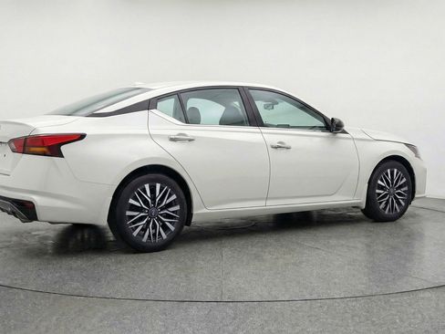 Used 2025 Nissan Altima 2.5 SV FWD image 9