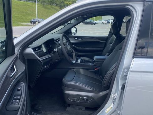 New 2025 Jeep Grand Cherokee L Limited w/ Luxury Tech Group II image 16