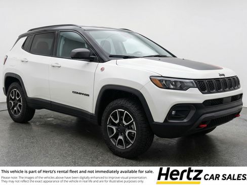 Used 2025 Jeep Compass Trailhawk AWD/4WD image 1