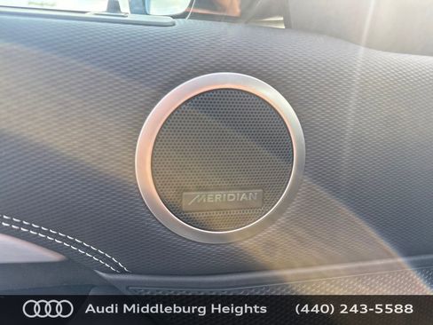 Used 2023 Land Rover Discovery S R-Dynamic image 7