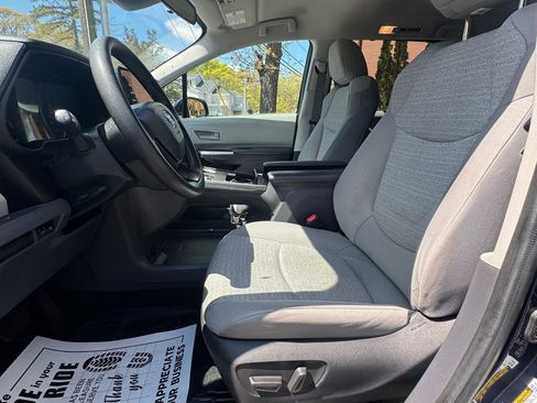 Used 2022 Toyota Sienna LE AWD/4WD image 21