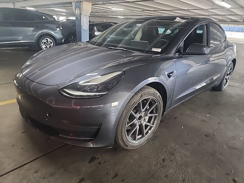 Used 2023 Tesla Model 3 Standard Range image 4