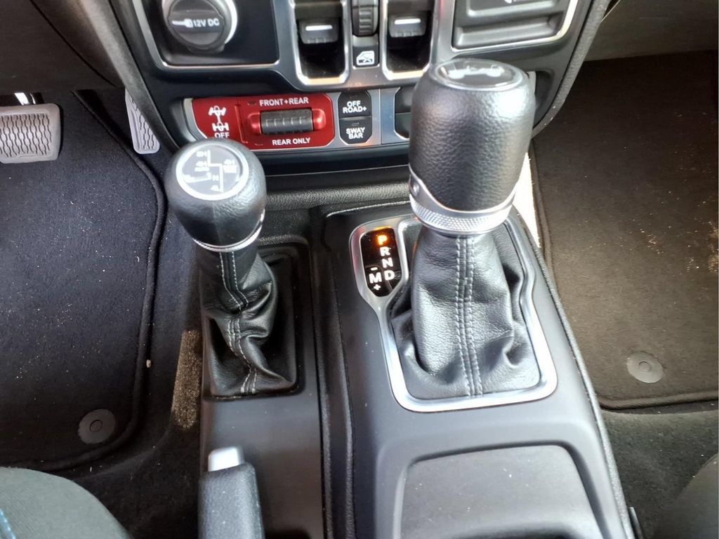 Used 2024 Jeep Wrangler Unlimited Rubicon 4xe AWD/4WD image 13
