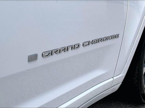 Used 2023 Jeep Grand Cherokee L Overland w/ Rear Seat Video Group I AWD/4WD image 32