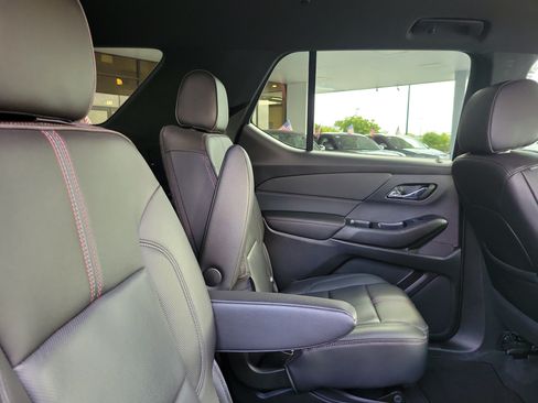 Used 2022 Chevrolet Traverse RS FWD image 14