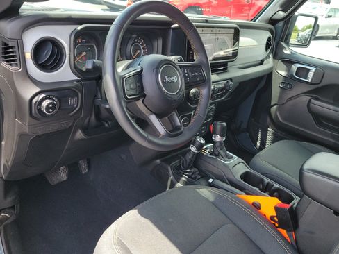Used 2024 Jeep Gladiator Sport AWD/4WD image 21