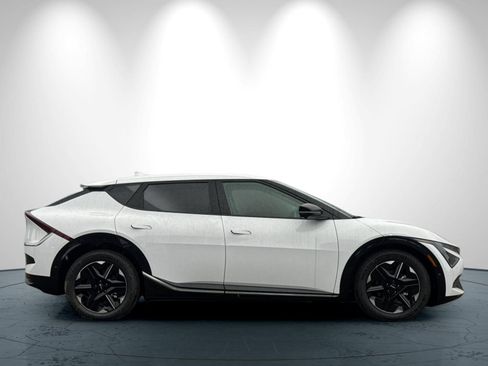 New 2025 Kia EV6 Wind image 3