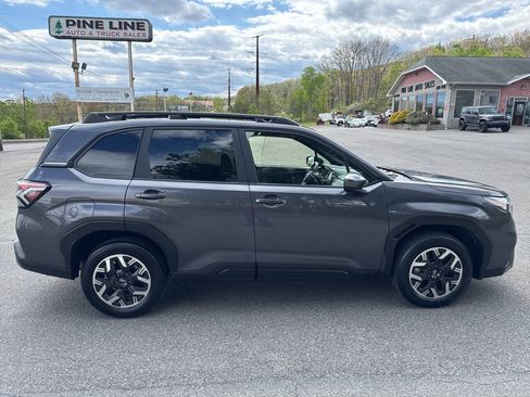 Used 2025 Subaru Forester Premium AWD/4WD image 2