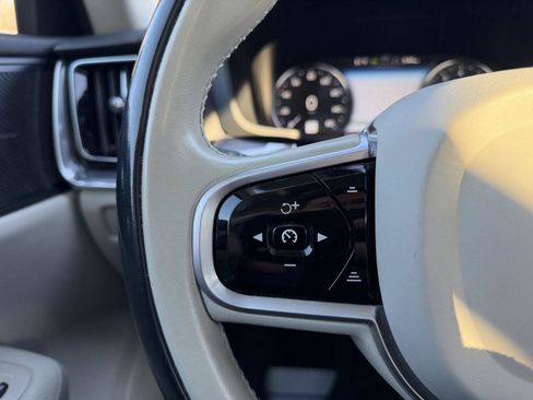 Used 2020 Volvo S60 T5 Momentum image 15