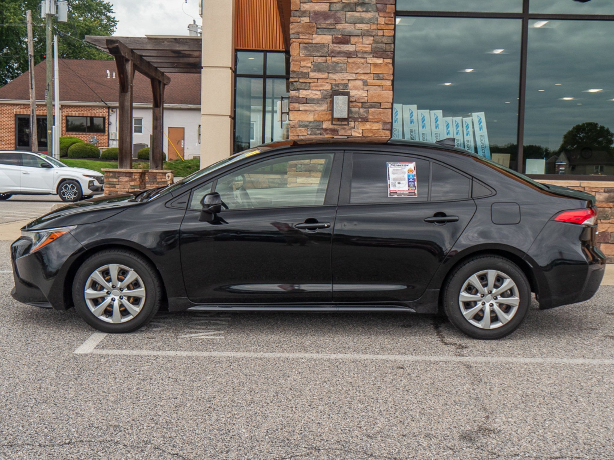 Used 2022 Toyota Corolla LE FWD image 6