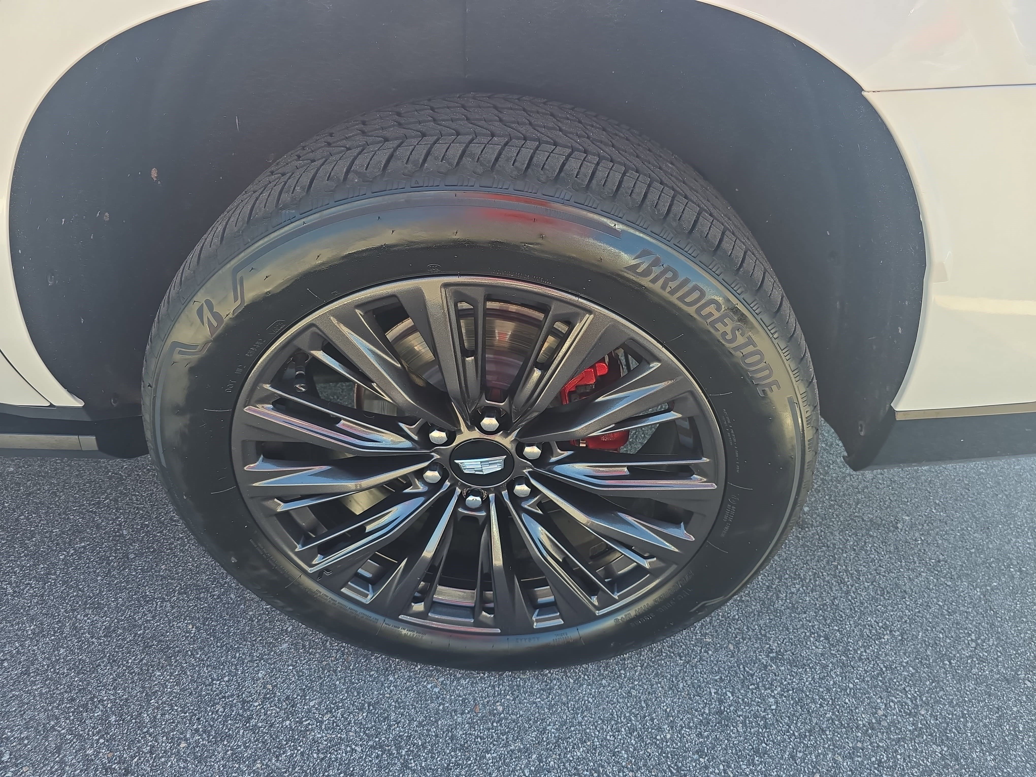 Certified 2024 Cadillac Escalade V w/ LPO, ONYX Package AWD/4WD image 35