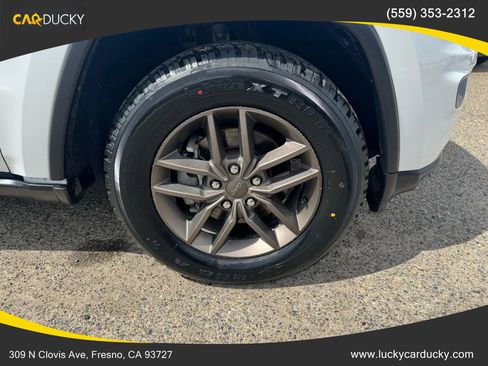 Used 2016 Jeep Grand Cherokee Laredo 75th Anniversary image 28