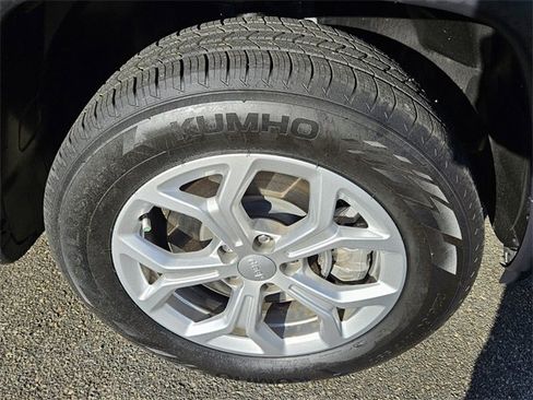 Used 2024 Jeep Compass Latitude w/ Sun and Sound Group image 16