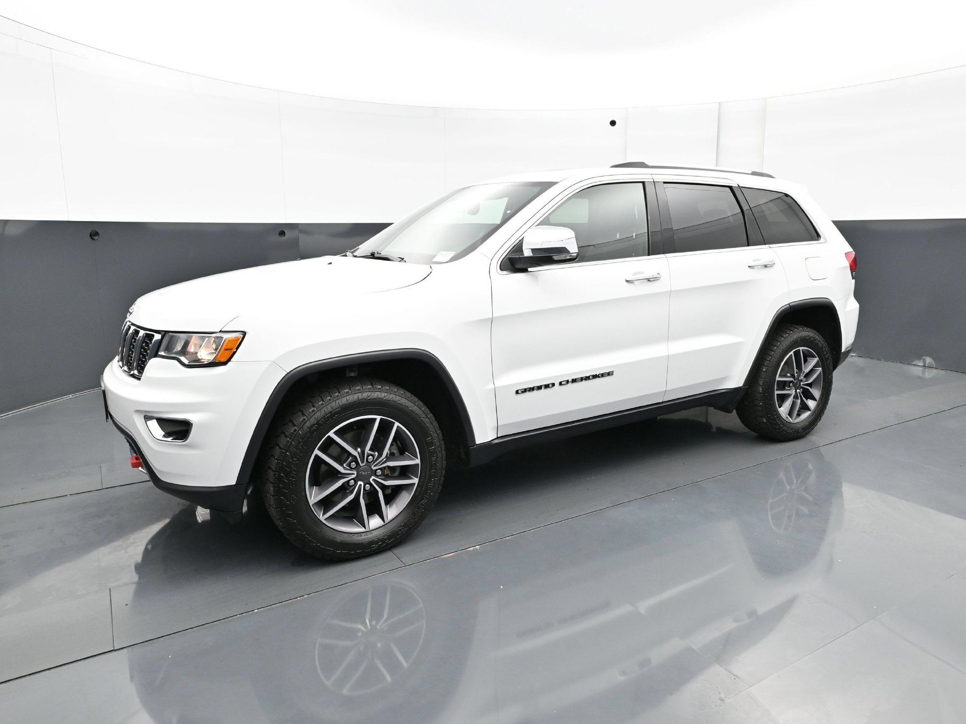 Used 2019 Jeep Grand Cherokee Limited w/ Trailer Tow Group IV AWD/4WD image 2