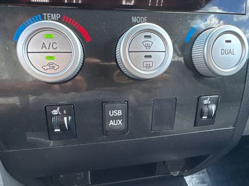Used 2011 Toyota Tundra Limited w/ Memory Pkg AWD/4WD image 32