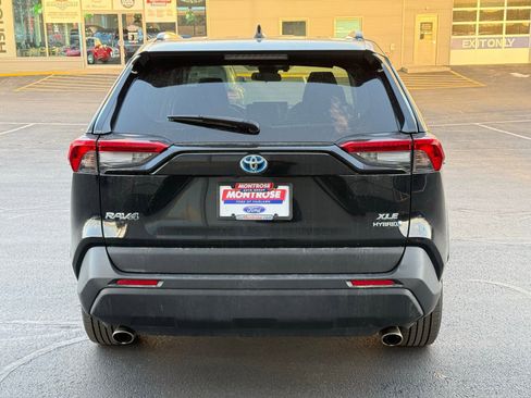 Used 2020 Toyota RAV4 XLE w/ Convenience Package image 4