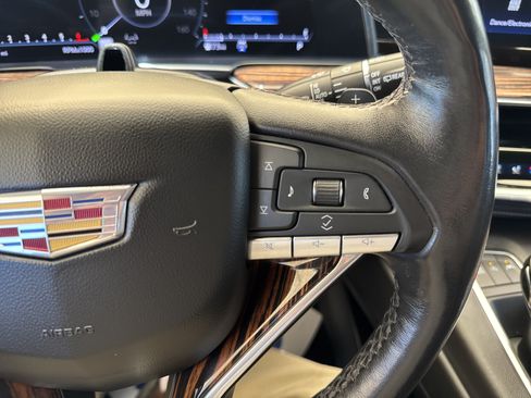 Used 2023 Cadillac Escalade Premium Luxury AWD/4WD image 32