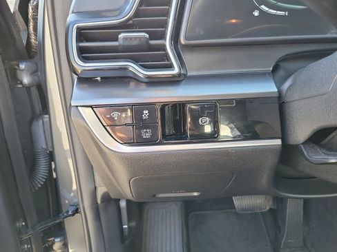 Used 2023 Kia Sportage EX image 16