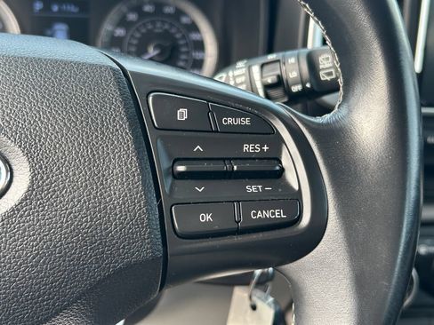 Used 2022 Hyundai Venue SEL FWD image 16