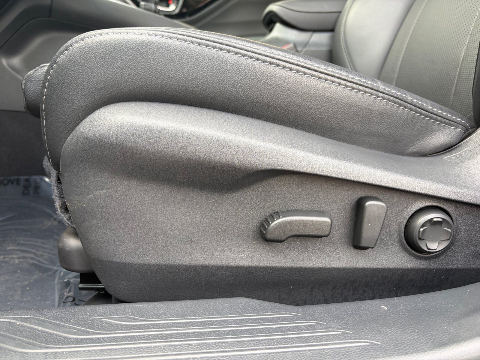 Certified 2025 Subaru Outback Limited AWD/4WD image 13