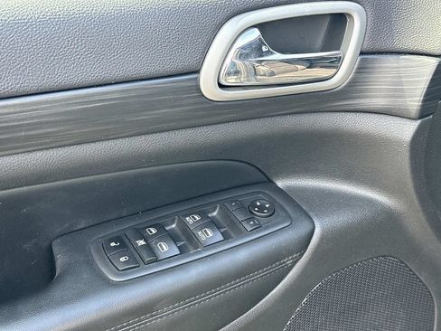 Used 2020 Jeep Grand Cherokee Laredo AWD/4WD image 16