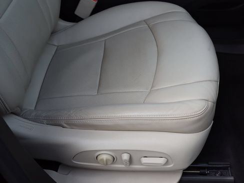 Certified 2018 Buick Enclave Essence FWD image 31