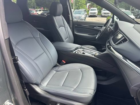 Used 2023 Buick Enclave Essence AWD/4WD image 29