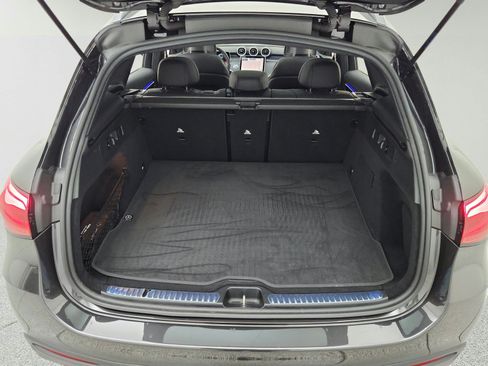 Used 2024 Mercedes-Benz GLC 300 4MATIC image 29