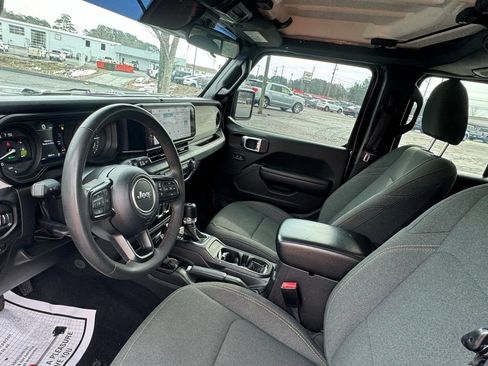 Used 2024 Jeep Wrangler Unlimited w/ Convenience Group AWD/4WD image 13