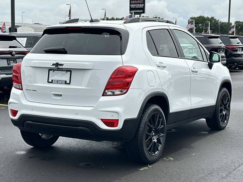 Certified 2022 Chevrolet Trax LT w/ Premium Seat Package AWD/4WD image 3