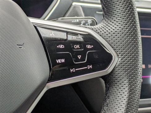 Used 2022 Volkswagen Tiguan SE R-Line image 27