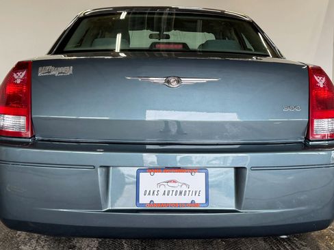 Used 2005 Chrysler 300 RWD image 6