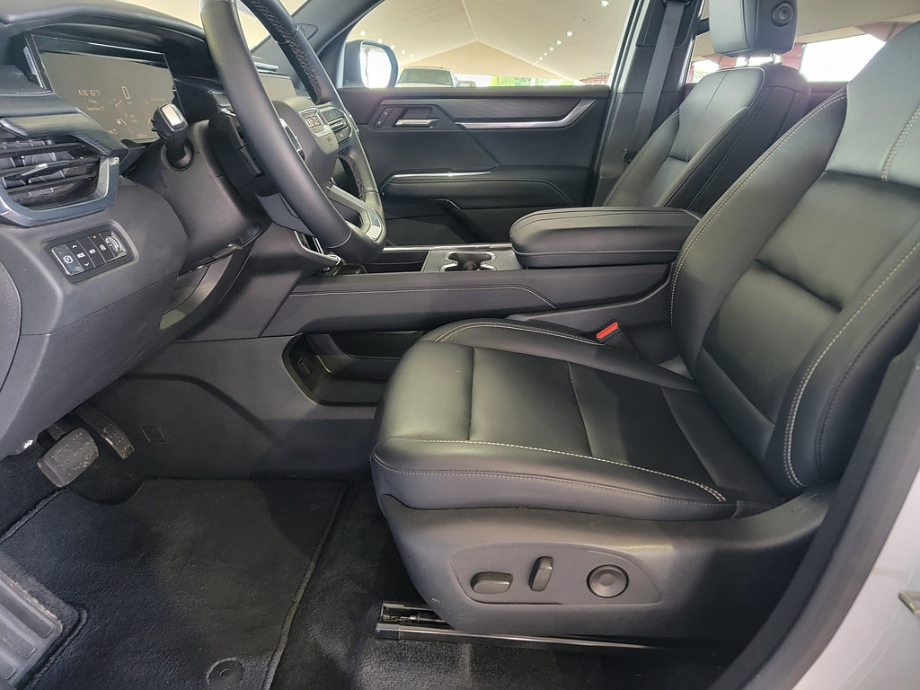 Used 2026 GMC Acadia Elevation w/ Elevation Premium Package AWD/4WD image 2