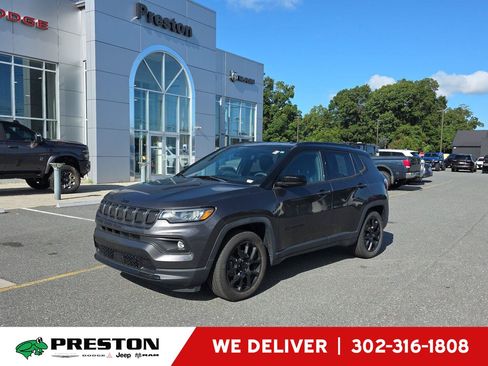 Used 2022 Jeep Compass Latitude FWD image 1
