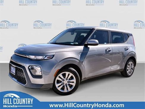 Used 2022 Kia Soul LX image 1