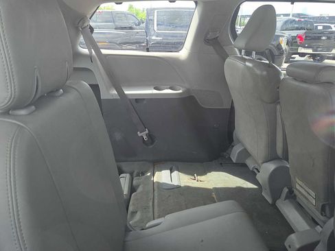 Used 2015 Toyota Sienna XLE w/ XLE Navigation Package FWD image 12