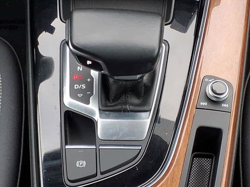 Used 2021 Audi A4 2.0T Premium w/ Convenience Package image 13