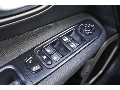Used 2015 Jeep Renegade Latitude AWD/4WD image 22