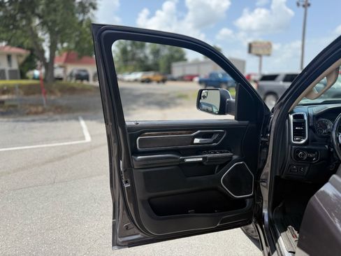 Used 2020 RAM 1500 Laramie AWD/4WD image 22