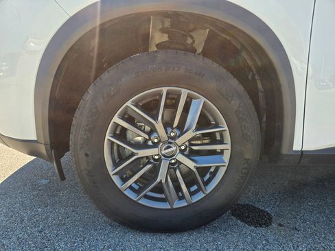 Used 2023 Nissan Rogue S FWD image 17