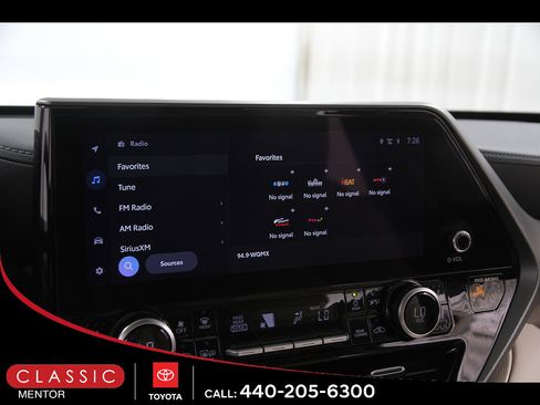 Certified 2024 Toyota Highlander Limited AWD/4WD image 10