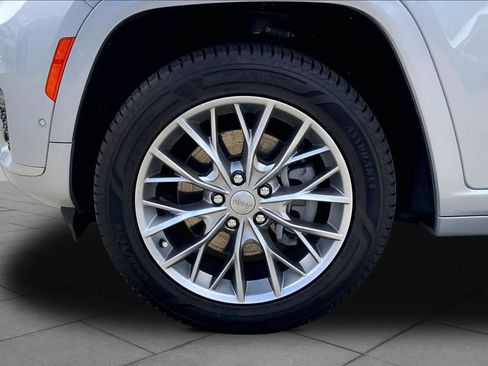 Used 2023 Jeep Grand Cherokee L Summit w/ Luxury Tech Group V AWD/4WD image 16