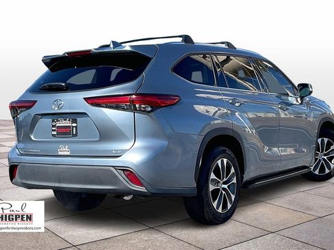 Used 2020 Toyota Highlander XLE image 12