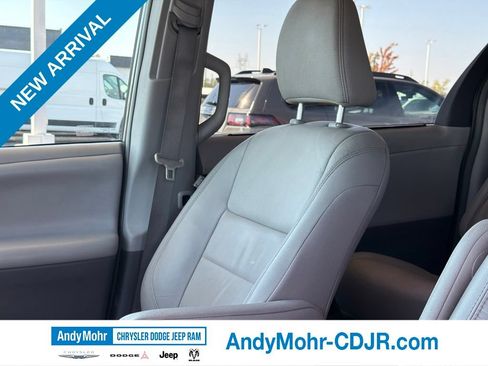 Used 2015 Toyota Sienna XLE FWD image 14
