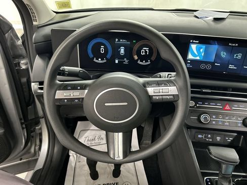 Used 2025 Hyundai Tucson SE AWD/4WD image 4