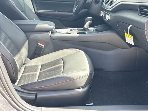 New 2026 Nissan Altima 2.5 SR image 13