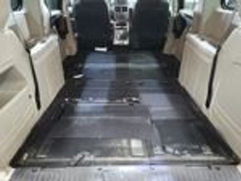 Used 2020 Dodge Grand Caravan SE image 16