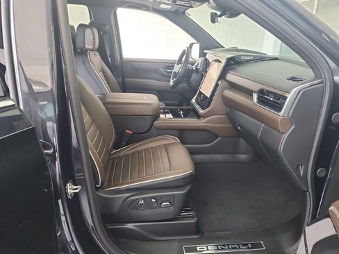 Certified 2025 GMC Yukon Denali Ultimate w/ LPO, Floor Liner Package AWD/4WD image 28
