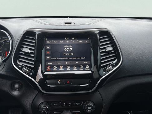 Used 2019 Jeep Cherokee Limited image 14